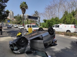 انقلاب سيارة في منطقة الكرمل