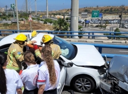 تشيك بوست  حيفا.-تخليص عالقين جراء حادث طرق