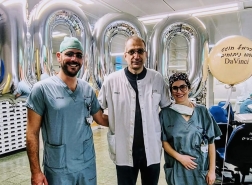منظومة الجراحة الروبوتية في مستشفى كرمل تحقق 1,000 عملية ناجحة بقيادة نخبة من الأطباء الأخصائيين من بينهم بروفيسور عربي