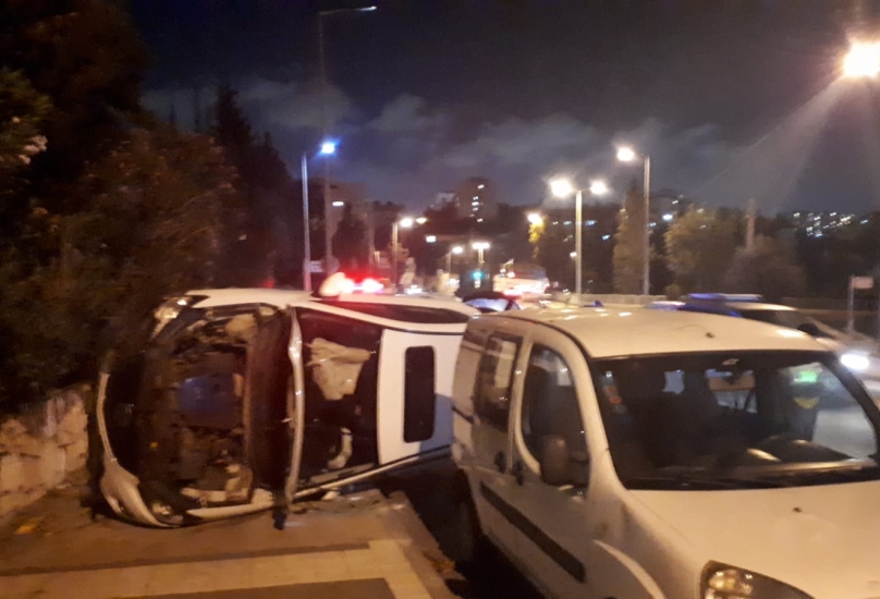 إصابة شخصين جراء انقلاب مركبة بحادث سير ذاتي في حيفا