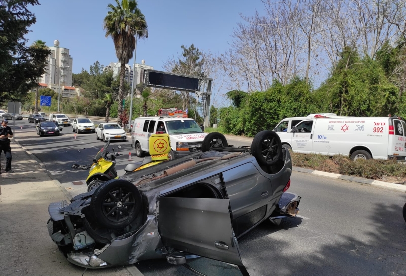 انقلاب سيارة في منطقة الكرمل
